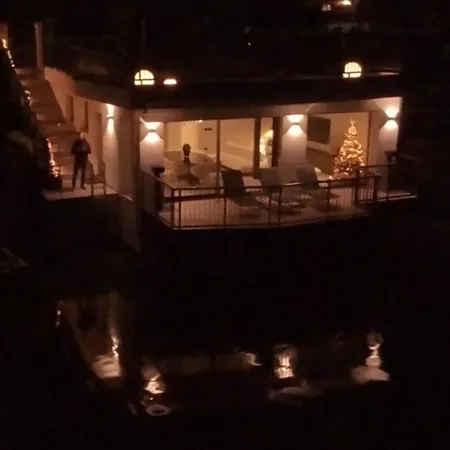Villa Ladarsenaonthelake